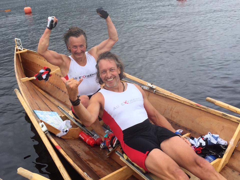 Bennie Lindberg und Thomas Förster im Ziel nach 65 km rudern